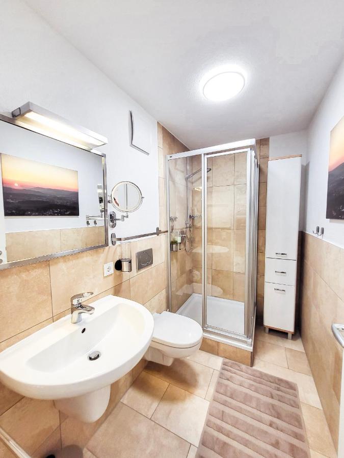 Zentrale Ferienwohnung In Aalen City Mit 4-Sternen 외부 사진